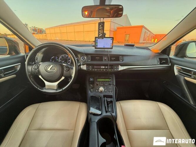 Lexus CT 200h 30 interauto-car