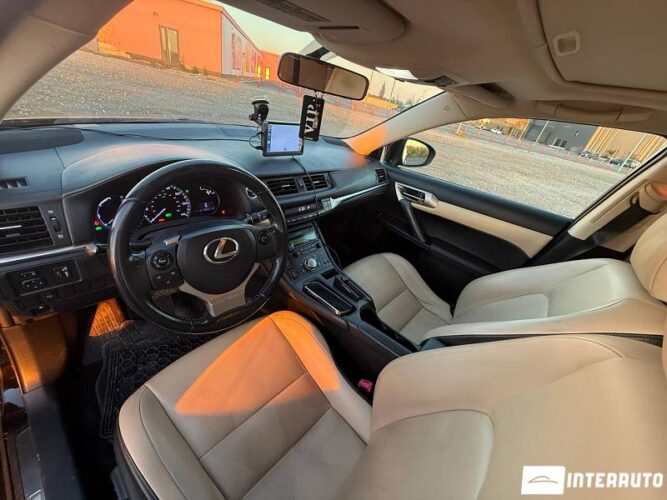 Lexus CT 200h 28 interauto-car
