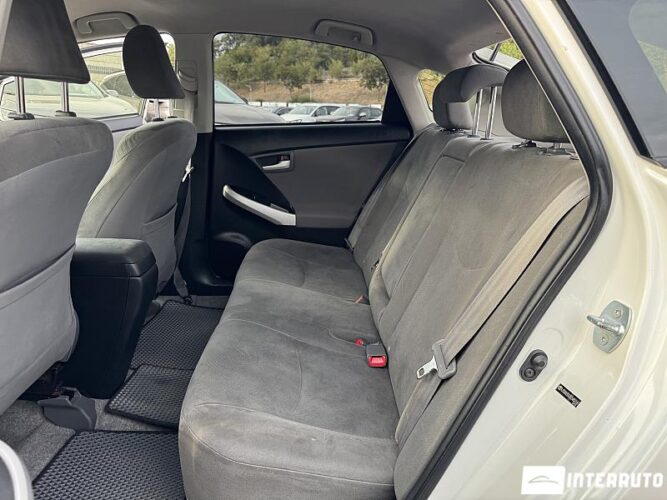 Toyota Prius 42 interauto-car