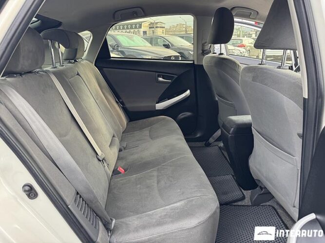 Toyota Prius 43 interauto-car