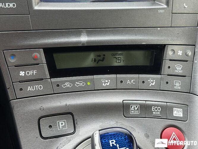 Toyota Prius 40 interauto-car