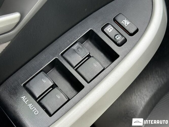 Toyota Prius 47 interauto-car