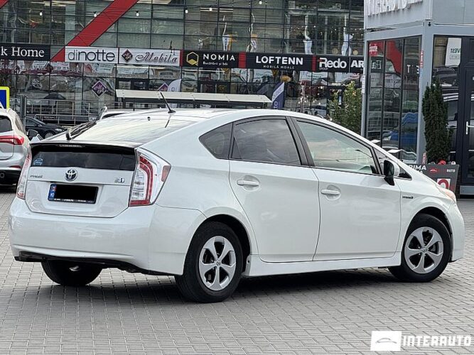 Toyota Prius 32 interauto-car