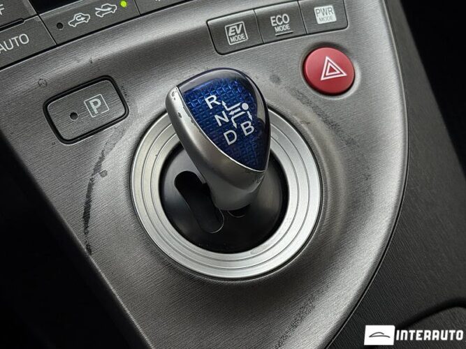 Toyota Prius 41 interauto-car