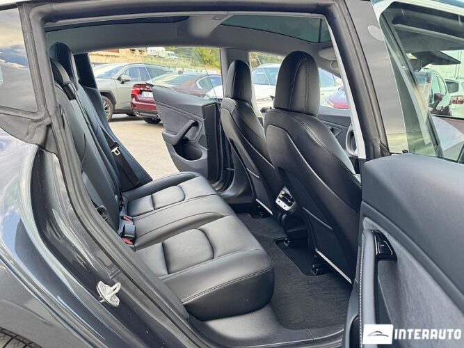 Tesla Model 3 40 interauto-car