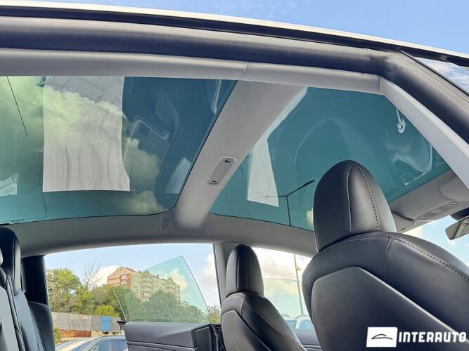 Tesla Model 3 39 interauto-car