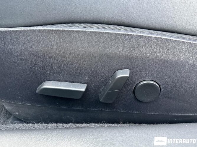 Tesla Model 3 44 interauto-car