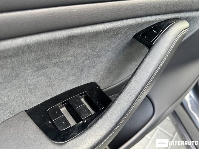 Tesla Model 3 43 interauto-car