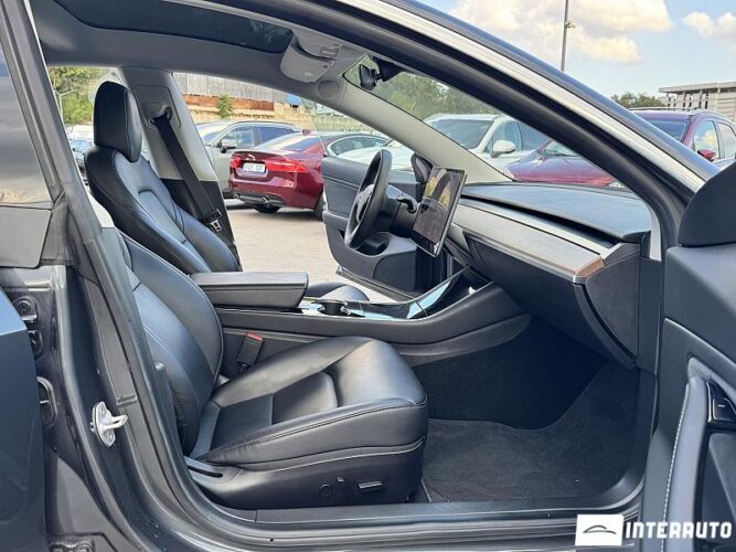 Tesla Model 3 41 interauto-car