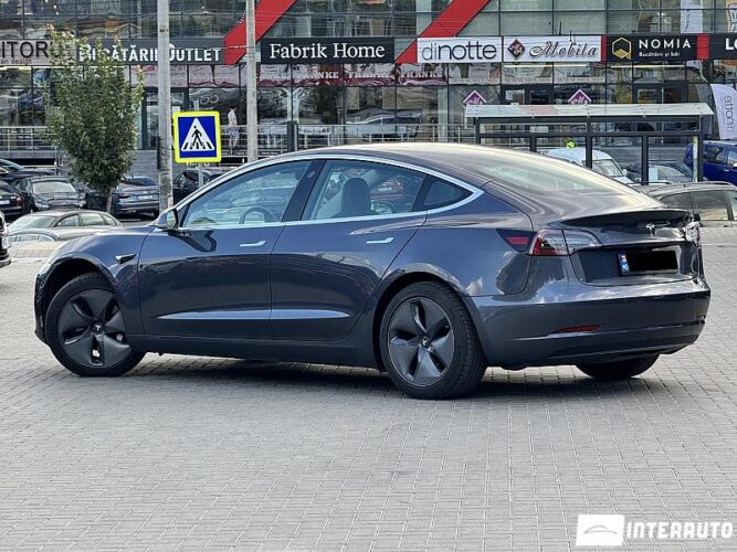 Tesla Model 3 32 interauto-car