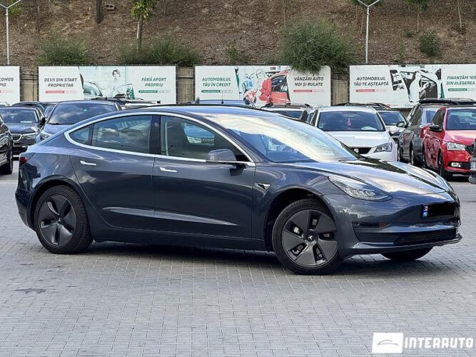 Tesla Model 3 29 interauto-car