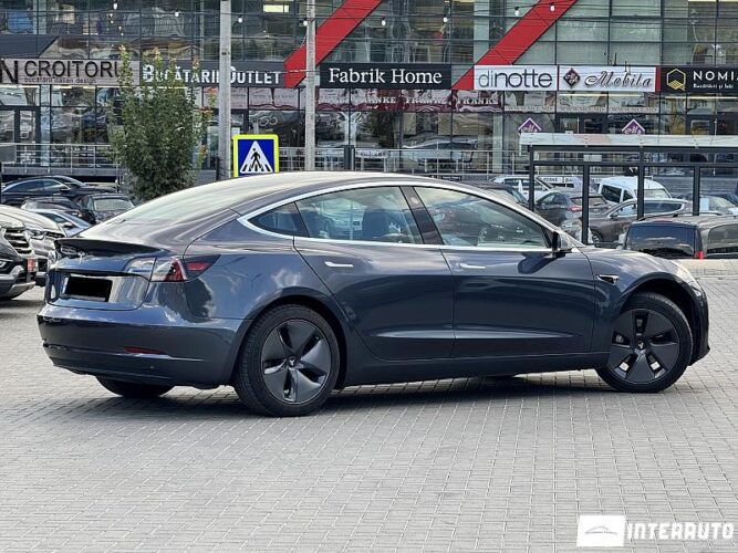 Tesla Model 3 31 interauto-car