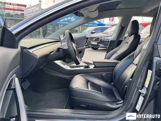 Tesla Model 3 33 interauto-car