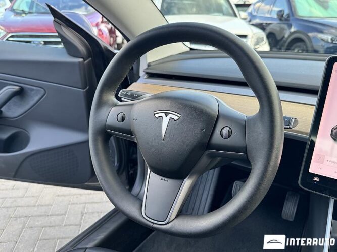 Tesla Model 3 35 interauto-car