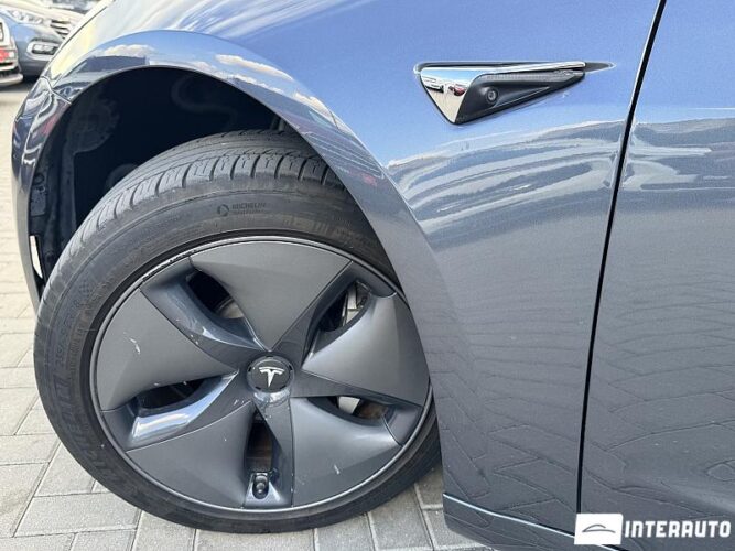 Tesla Model 3 42 interauto-car