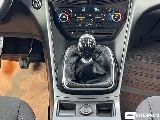 Ford Kuga 43 interauto-car