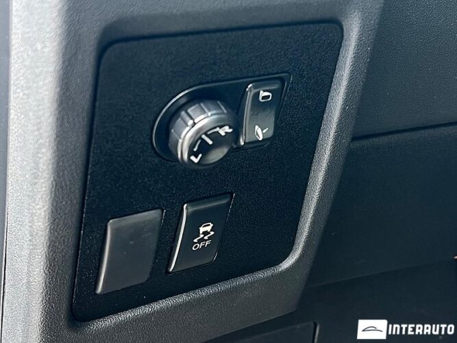 Nissan Qashqai 38 interauto-car