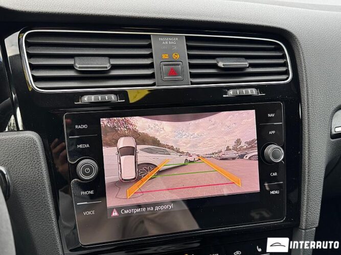 Volkswagen Golf R 44 interauto-car