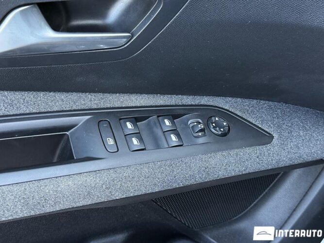 Peugeot 3008 32 interauto-car