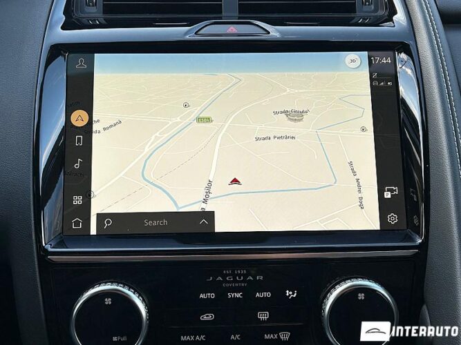 Jaguar E-Pace 44 interauto-car