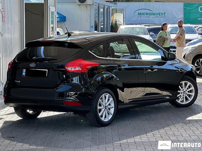 Ford Focus 33 interauto-car