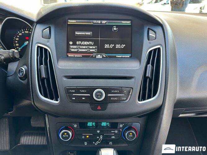 Ford Focus 41 interauto-car