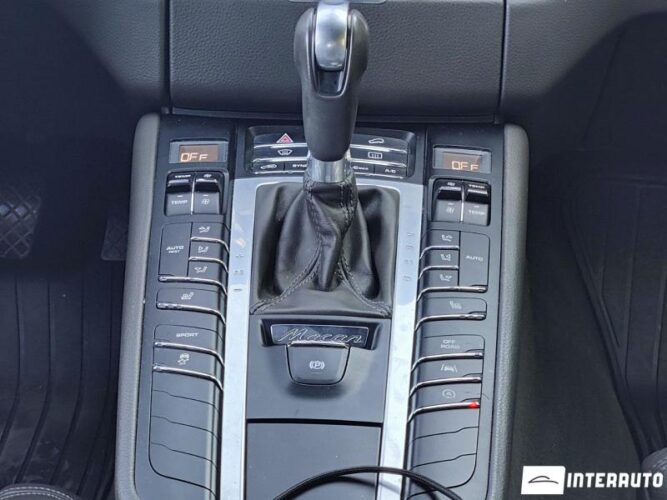 Porsche Macan 43 interauto-car