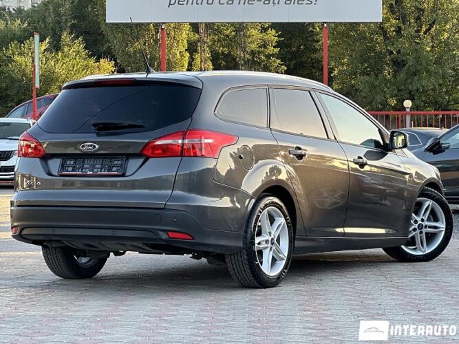 Ford Focus 32 interauto-car