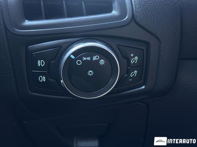 Ford Focus 37 interauto-car