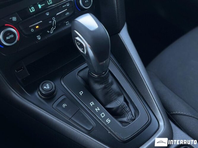 Ford Focus 43 interauto-car