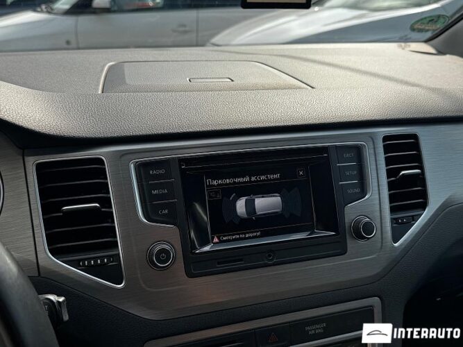 Volkswagen Golf Sport Van 37 interauto-car