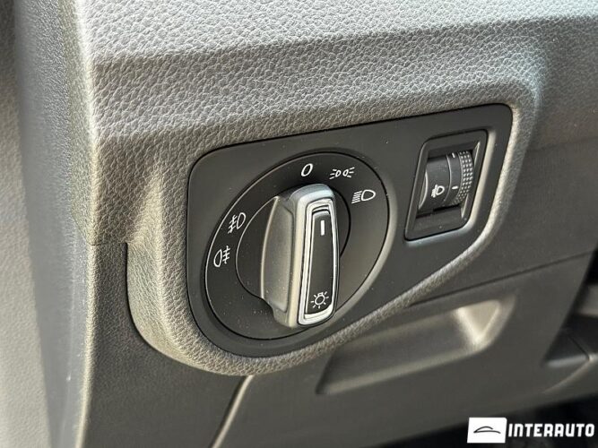 Volkswagen Golf Sport Van 42 interauto-car