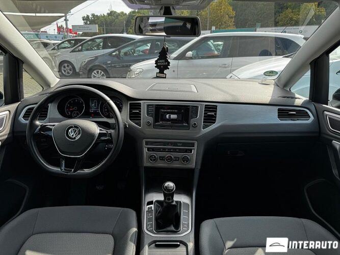Volkswagen Golf Sport Van 34 interauto-car