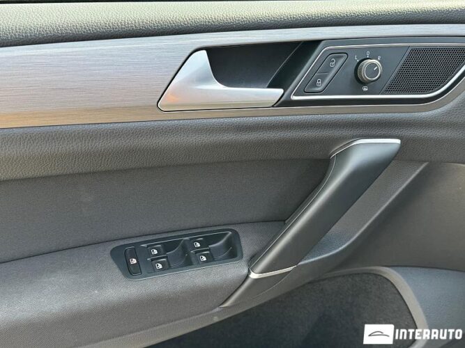 Volkswagen Golf Sport Van 43 interauto-car