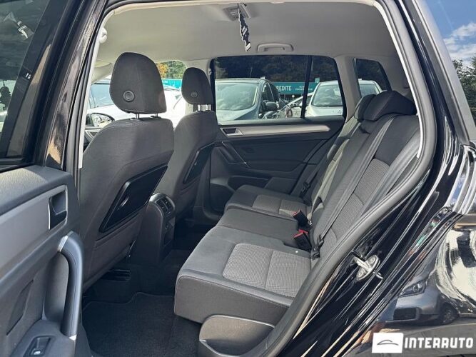 Volkswagen Golf Sport Van 33 interauto-car