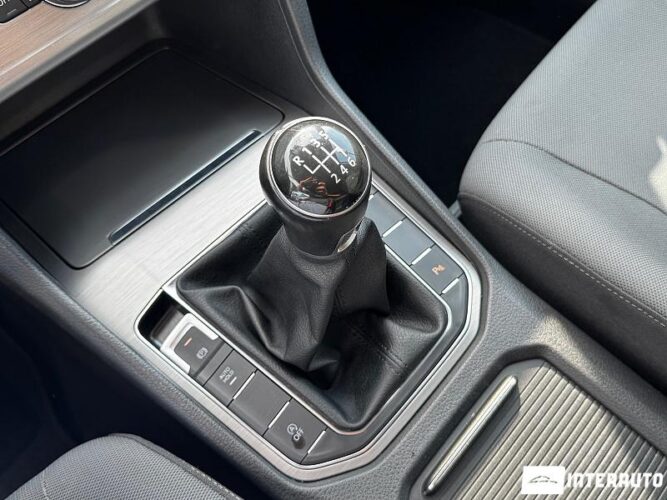 Volkswagen Golf Sport Van 39 interauto-car