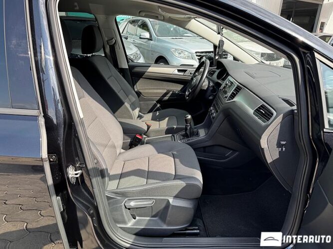 Volkswagen Golf Sport Van 40 interauto-car