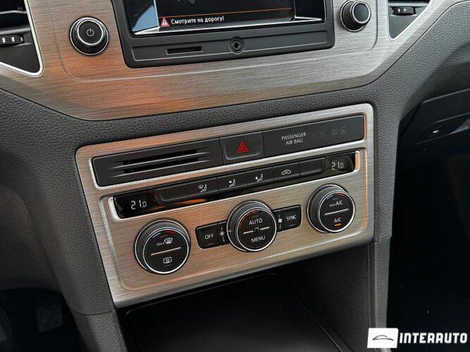 Volkswagen Golf Sport Van 38 interauto-car