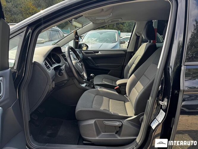 Volkswagen Golf Sport Van 32 interauto-car