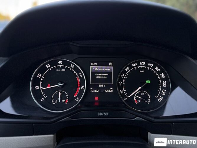 Skoda Superb 48 interauto-car