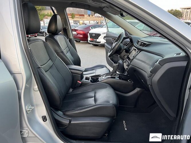 Nissan Rogue 50 interauto-car