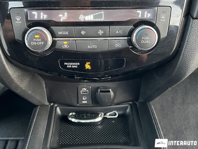 Nissan Rogue 44 interauto-car