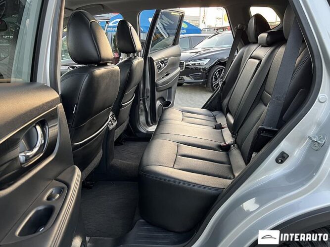 Nissan Rogue 47 interauto-car