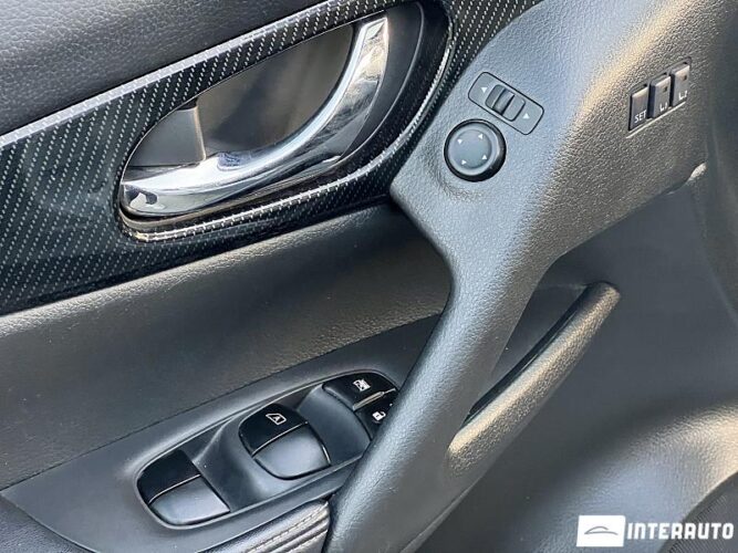 Nissan Rogue 53 interauto-car