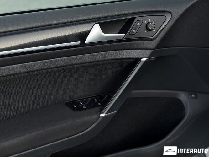 Volkswagen Golf GTE 34 interauto-car