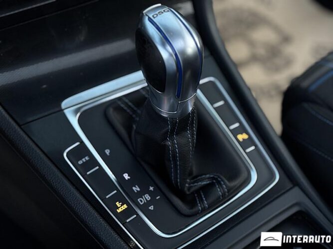 Volkswagen Golf GTE 42 interauto-car