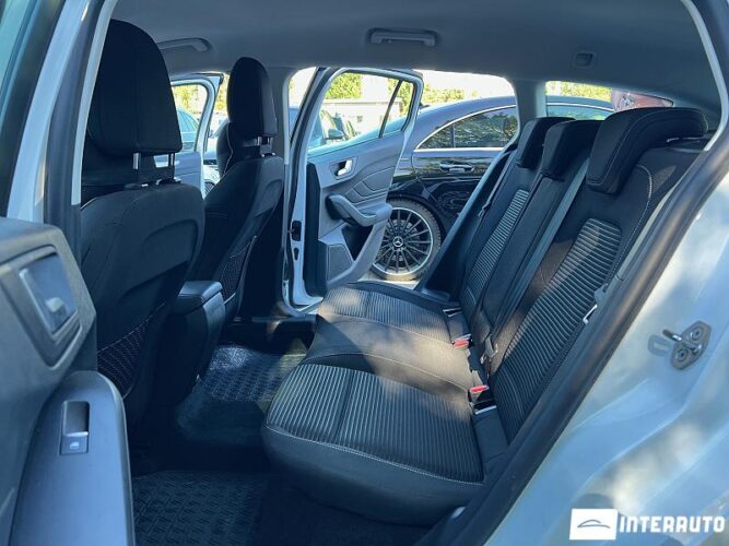 Ford Focus 48 interauto-car