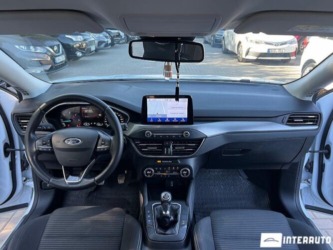 Ford Focus 38 interauto-car