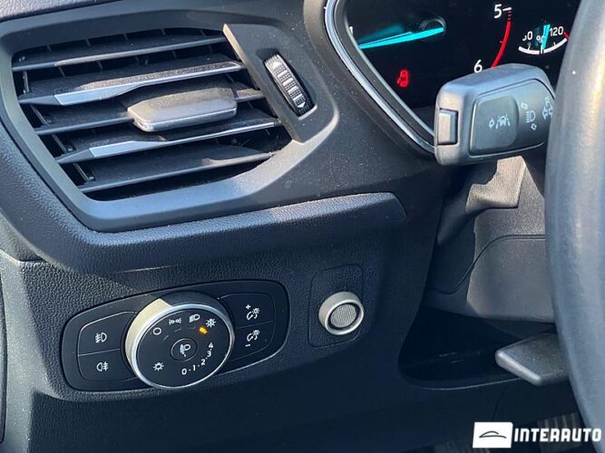 Ford Focus 37 interauto-car