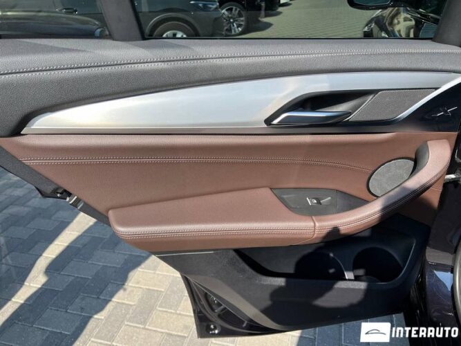 BMW X3 M4.0i 56 interauto-car